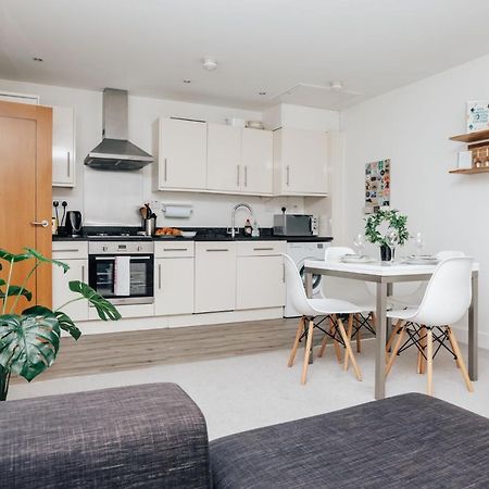 Central Modern Flat For 4-6 & Dedicated Parking Henley-on-Thames Exterior foto