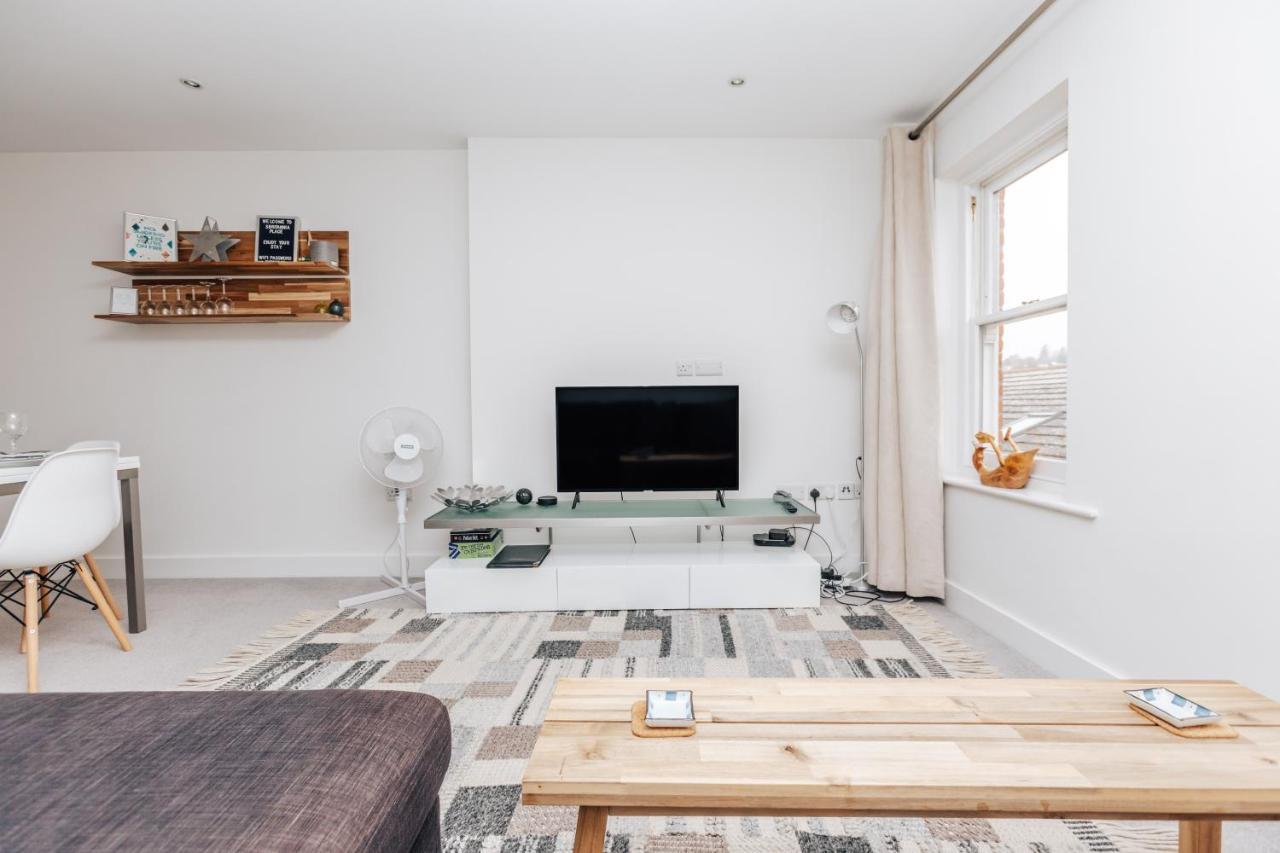 Central Modern Flat For 4-6 & Dedicated Parking Henley-on-Thames Exterior foto
