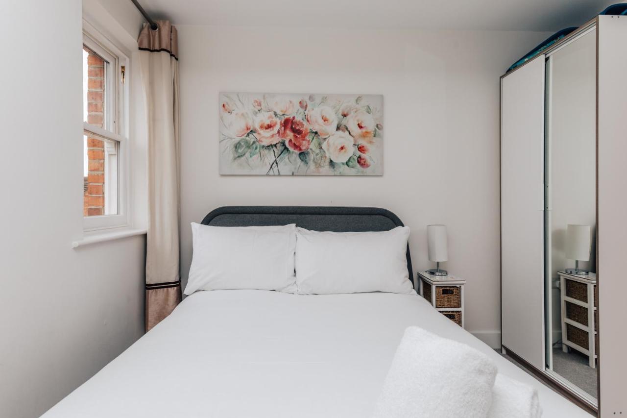 Central Modern Flat For 4-6 & Dedicated Parking Henley-on-Thames Exterior foto