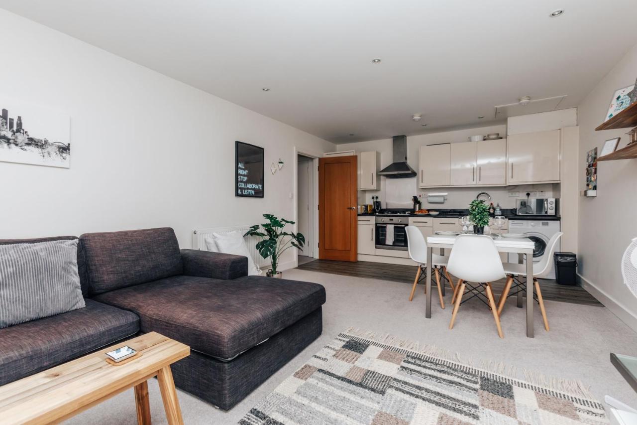 Central Modern Flat For 4-6 & Dedicated Parking Henley-on-Thames Exterior foto