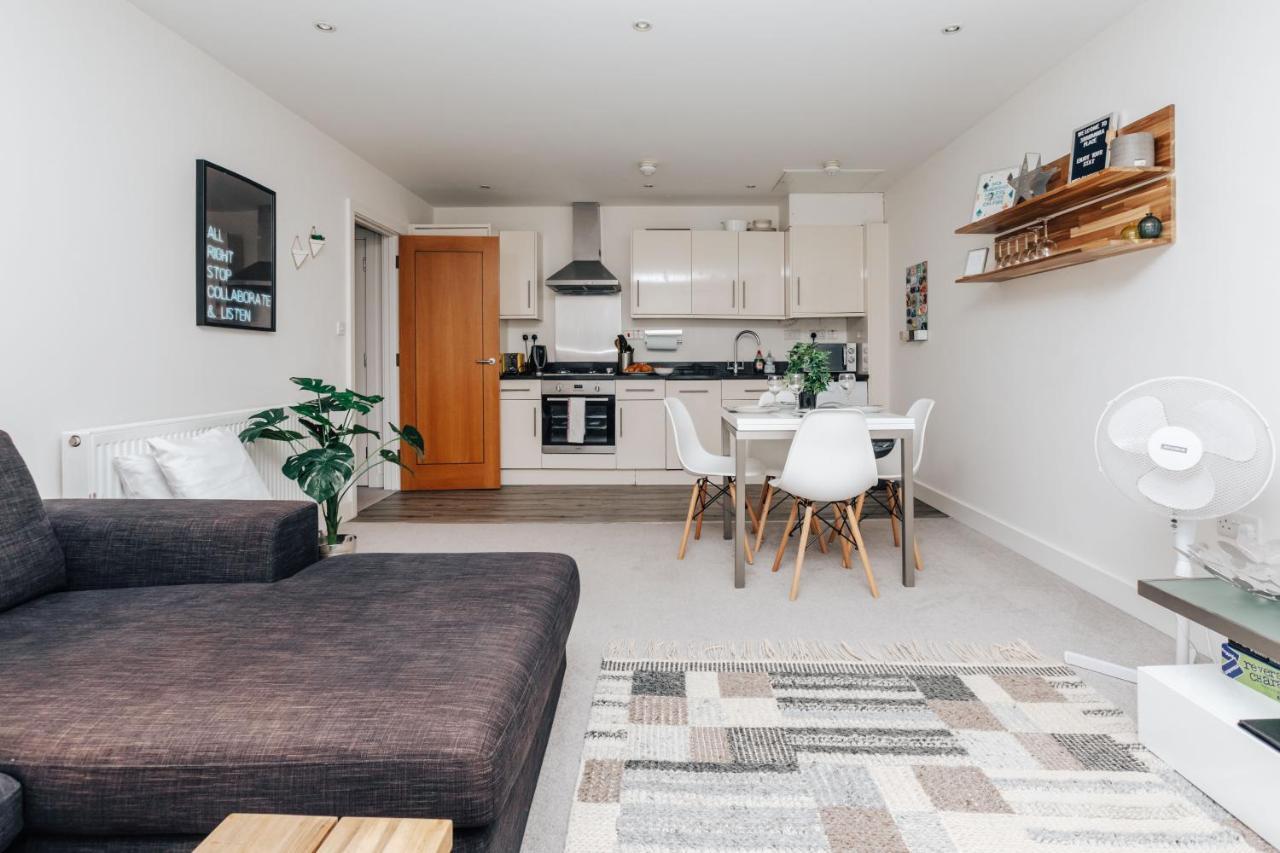Central Modern Flat For 4-6 & Dedicated Parking Henley-on-Thames Exterior foto