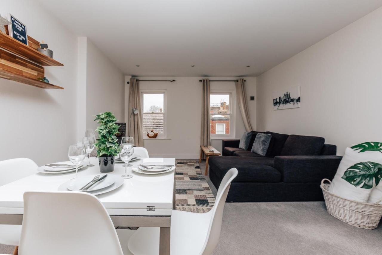 Central Modern Flat For 4-6 & Dedicated Parking Henley-on-Thames Exterior foto